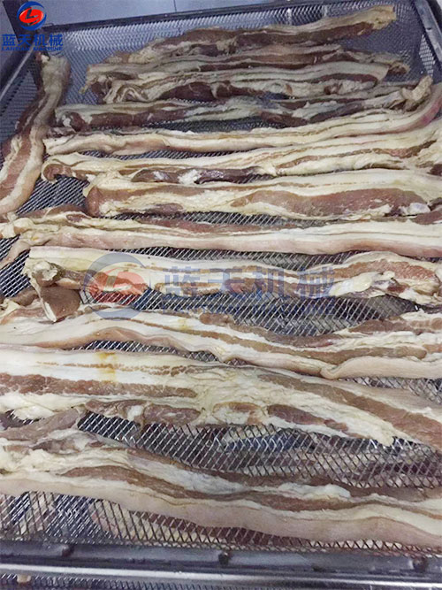 四川臘肉烘干機(jī)客戶現(xiàn)場(chǎng)